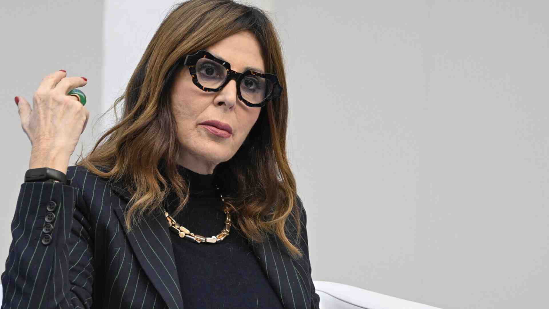 Immagine di La borsa di Santanchè: "Auguri a Delmastro, nemmeno io mi dimetterò. I giornali? Carta straccia"