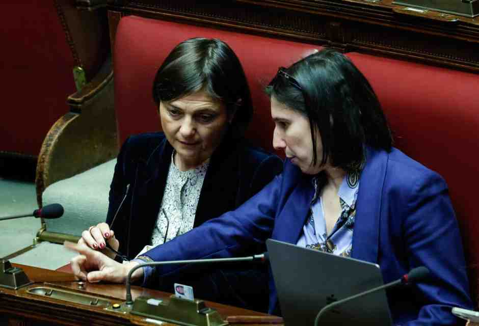 I socialisti europei si mobilitano per Kyiv. Schlein tace. Ma attacca Meloni sui saluti romani