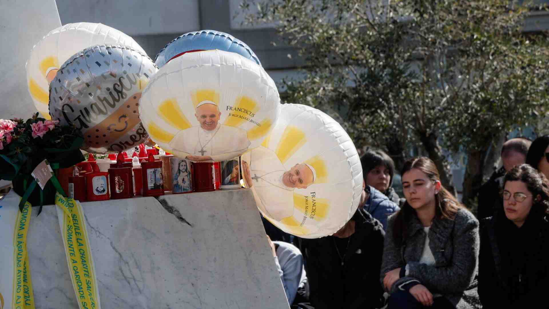 Immagine di Papa Francesco ha trascorso una notte tranquilla. "Porto avanti con fiducia le cure". Ieri la crisi respiratoria
