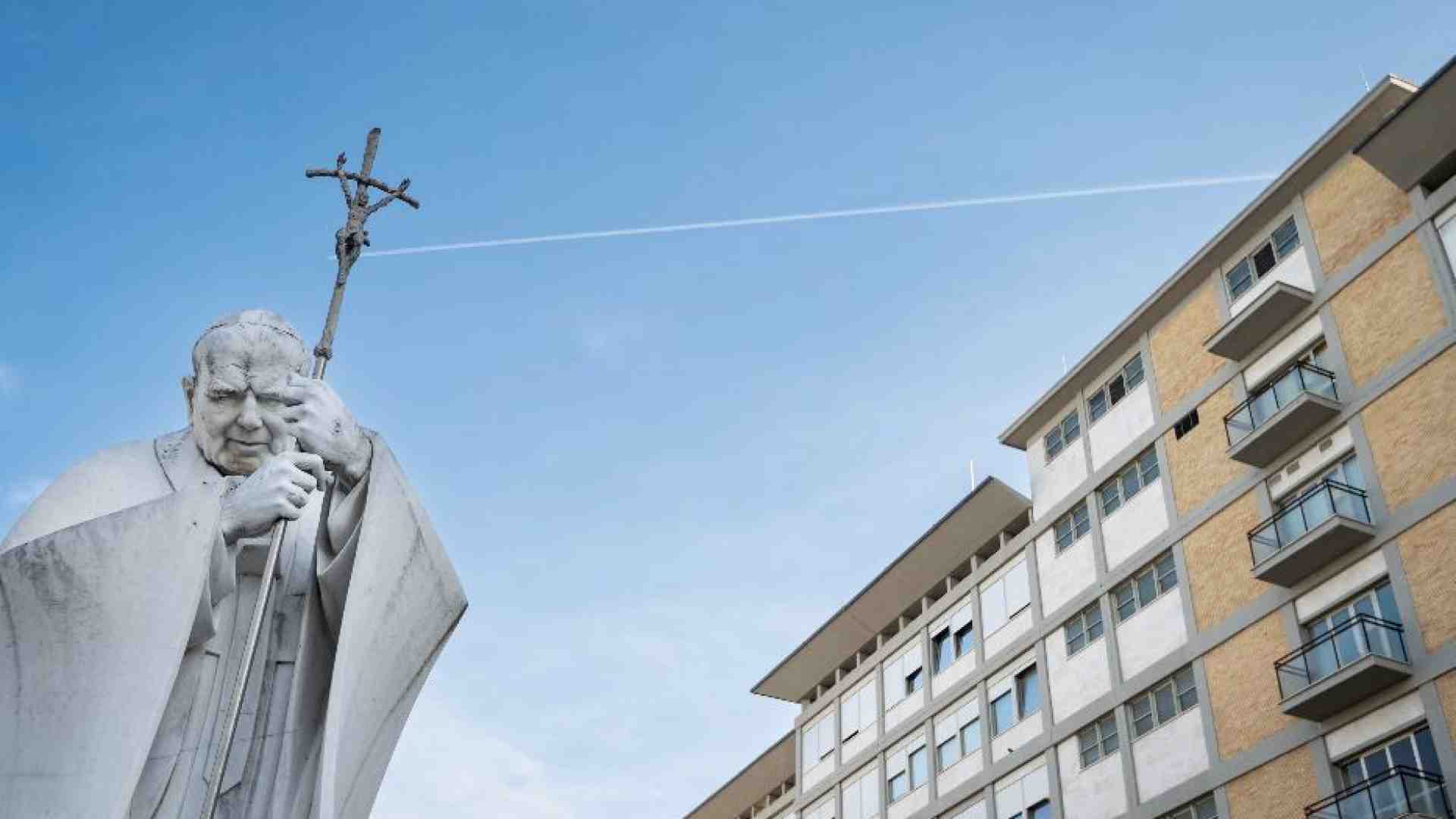 Immagine di Dalla polmonite alle trasfusioni: come capire il quadro clinico del Papa
