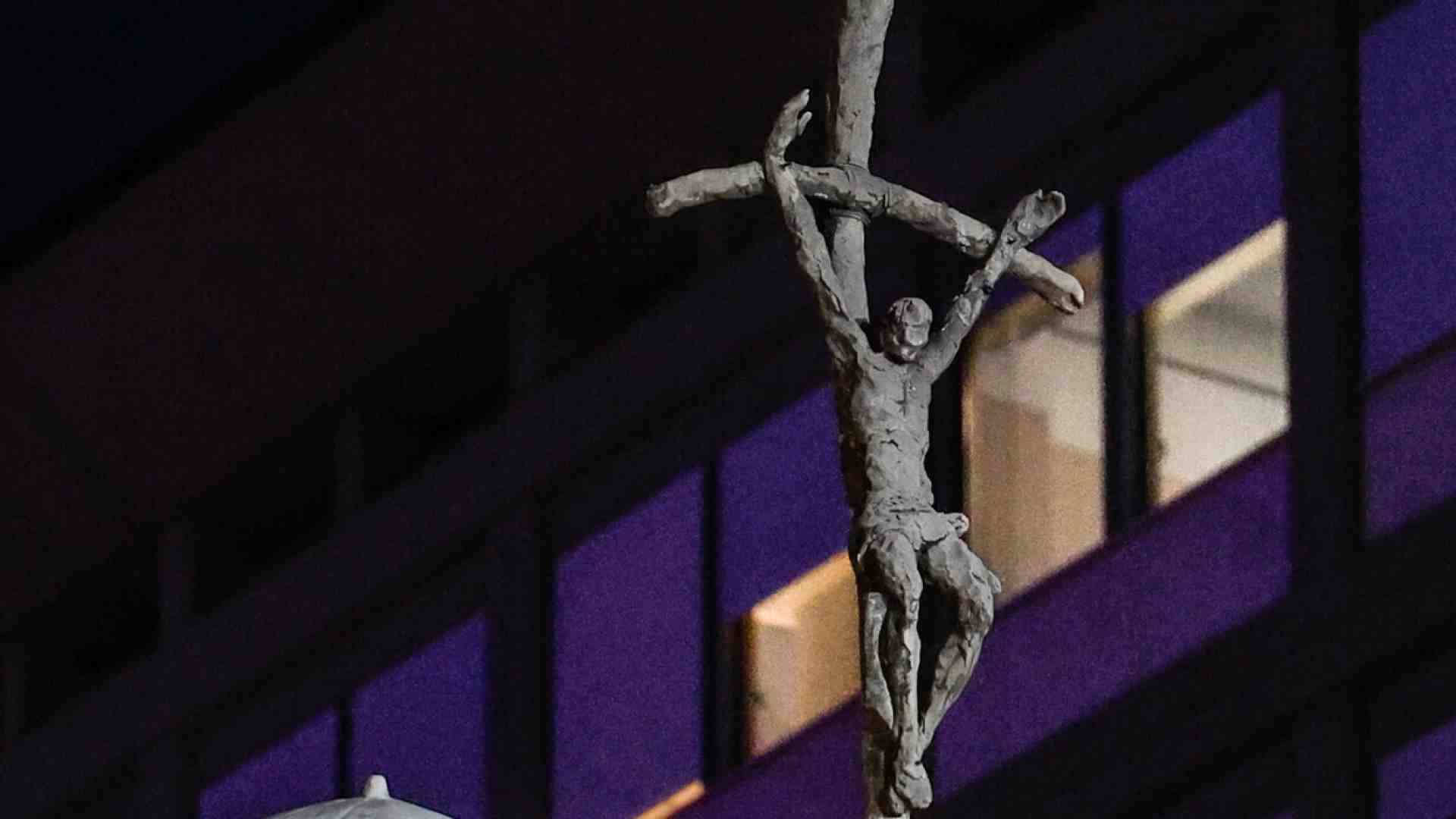 Immagine di Papa Francesco è in lieve miglioramento, ma la prognosi resta riservata