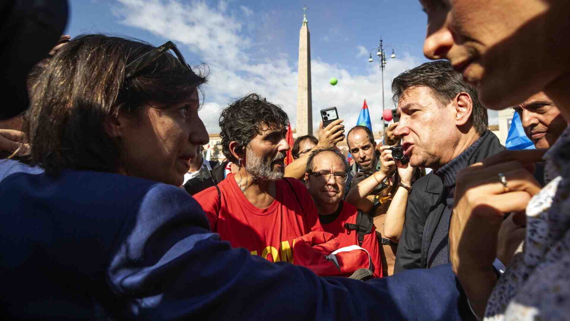 Immagine di Schlein e Conte, ognuno per sé. E si prendono appunti sul voto tedesco
