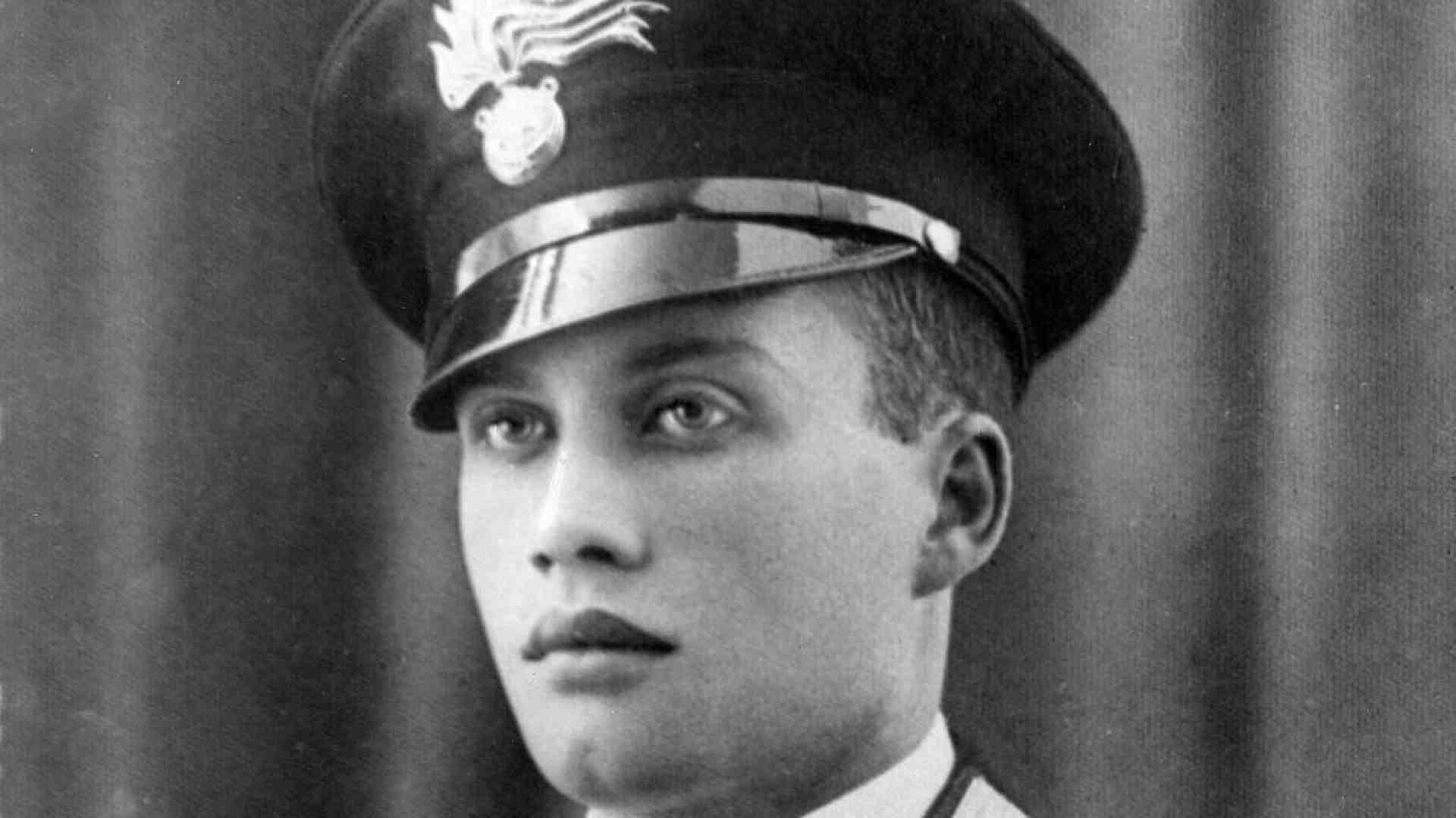 Immagine di D'Acquisto, il carabiniere venerabile e quel gesto del Papa malato