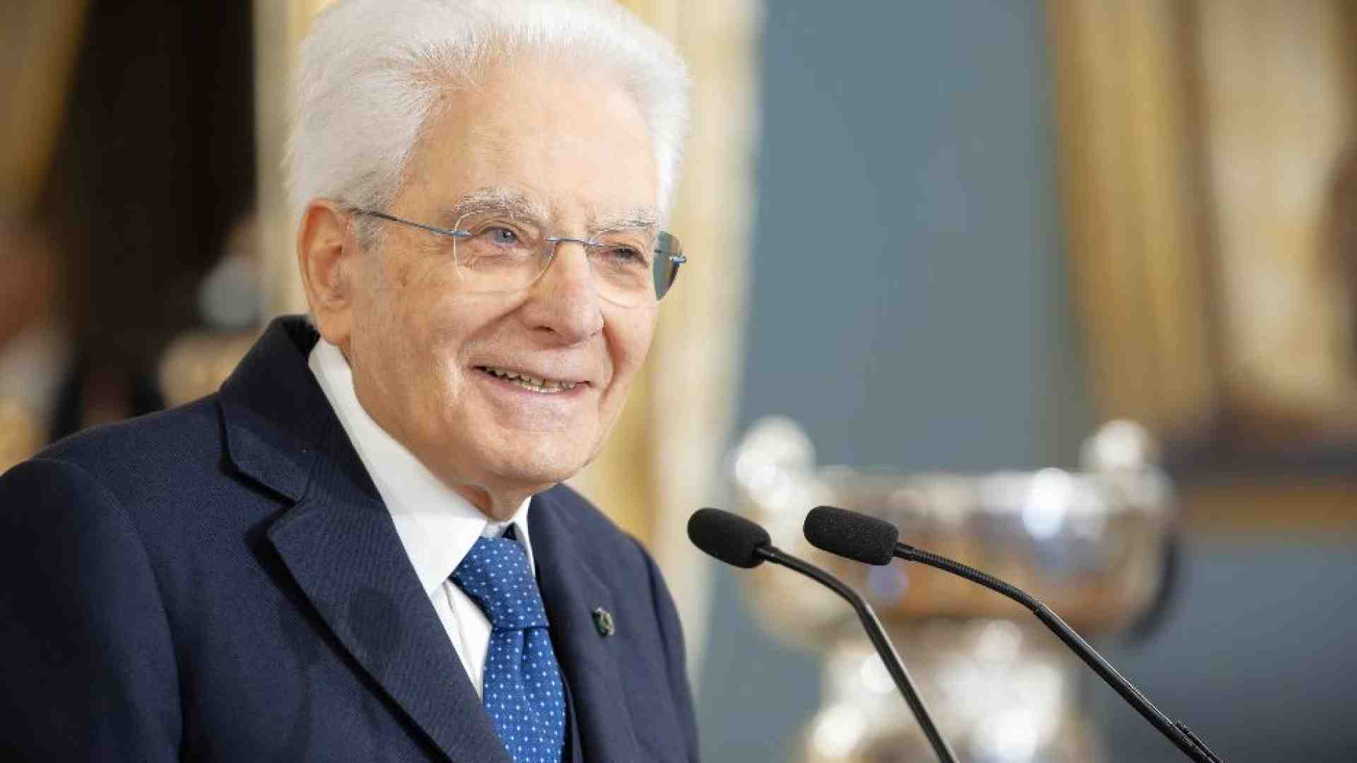 Immagine di Mattarella: una società piena di solitudini, la risposta è la solidarietà