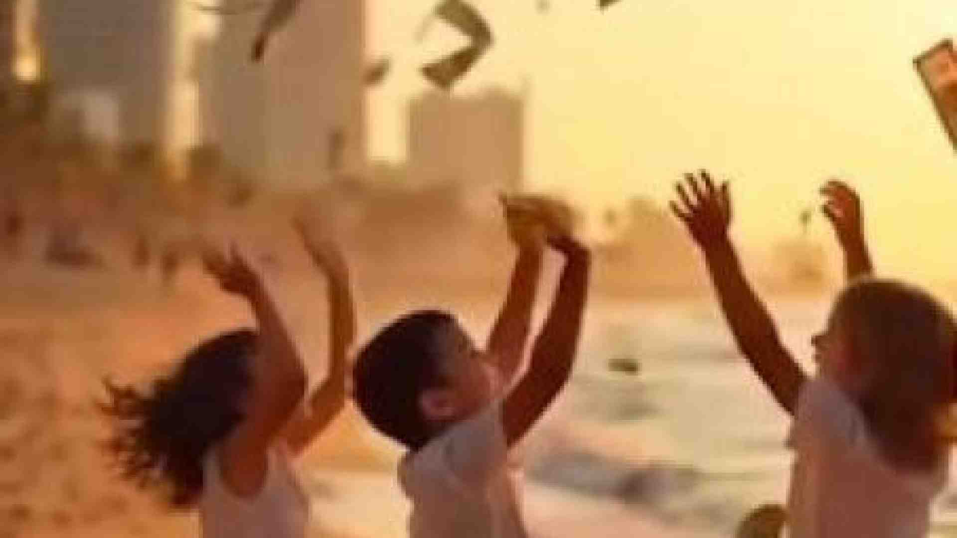 Immagine di Grattacieli, oro e balli: video-choc rilanciato da Trump imbarazza il governo
