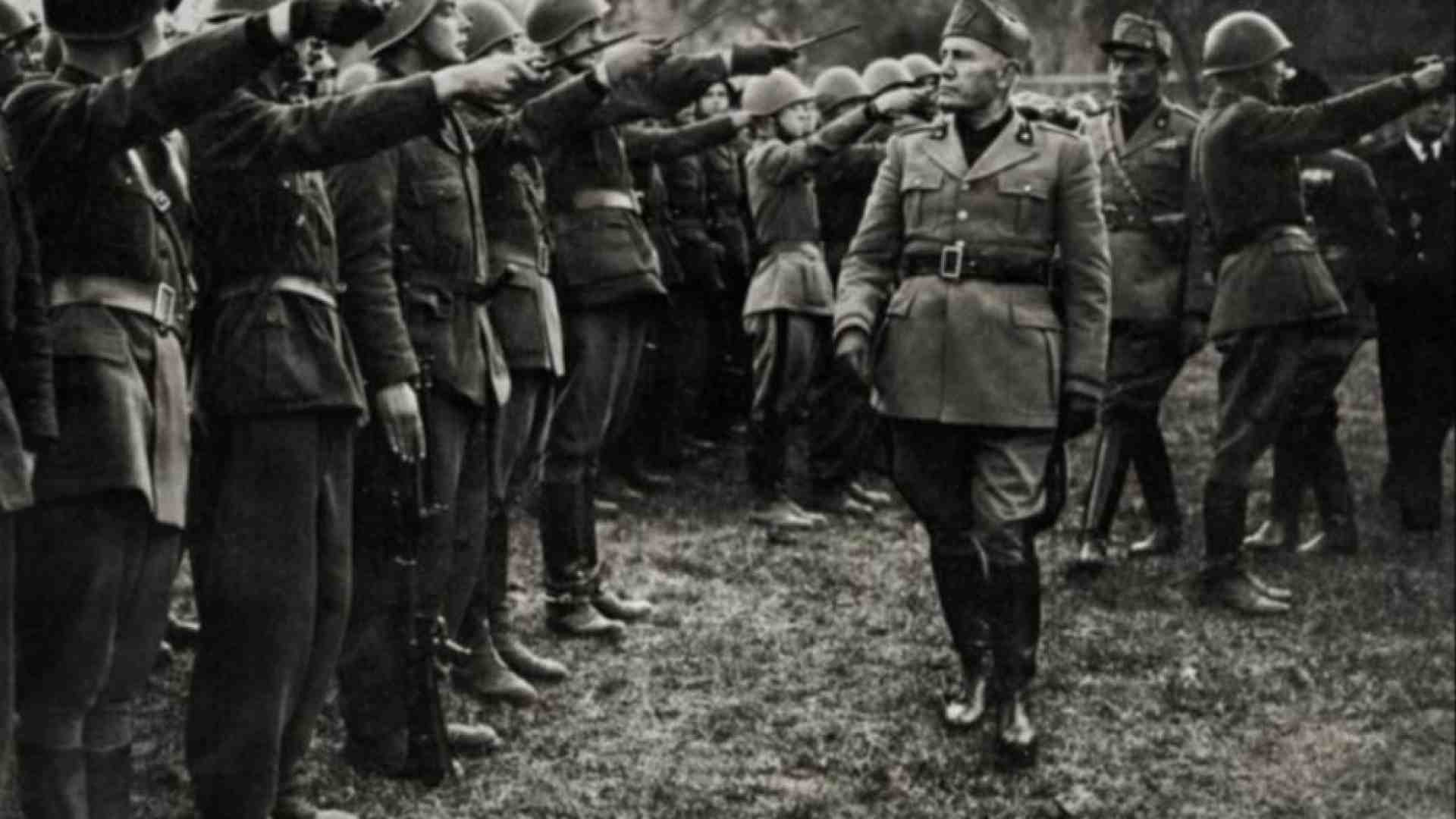 Immagine di Salò revoca la cittadinanza a Mussolini