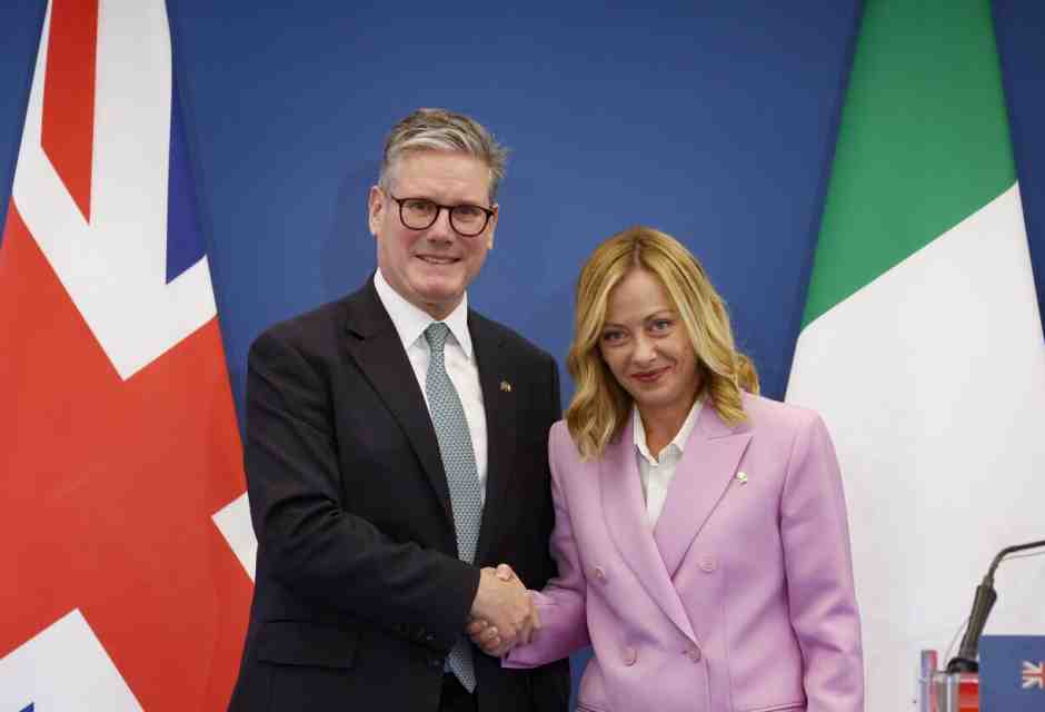 Sulla crisi Ucraina Meloni tenta l'asse con Starmer per bloccare l'idea di Macron sulle truppe Ue