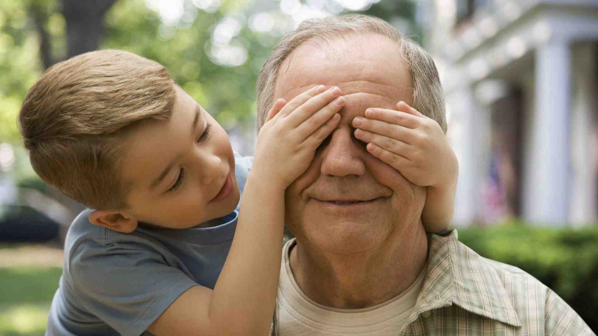 Immagine di Solitudine ed invecchiamento, il lavoro di cura in carico alle famiglie