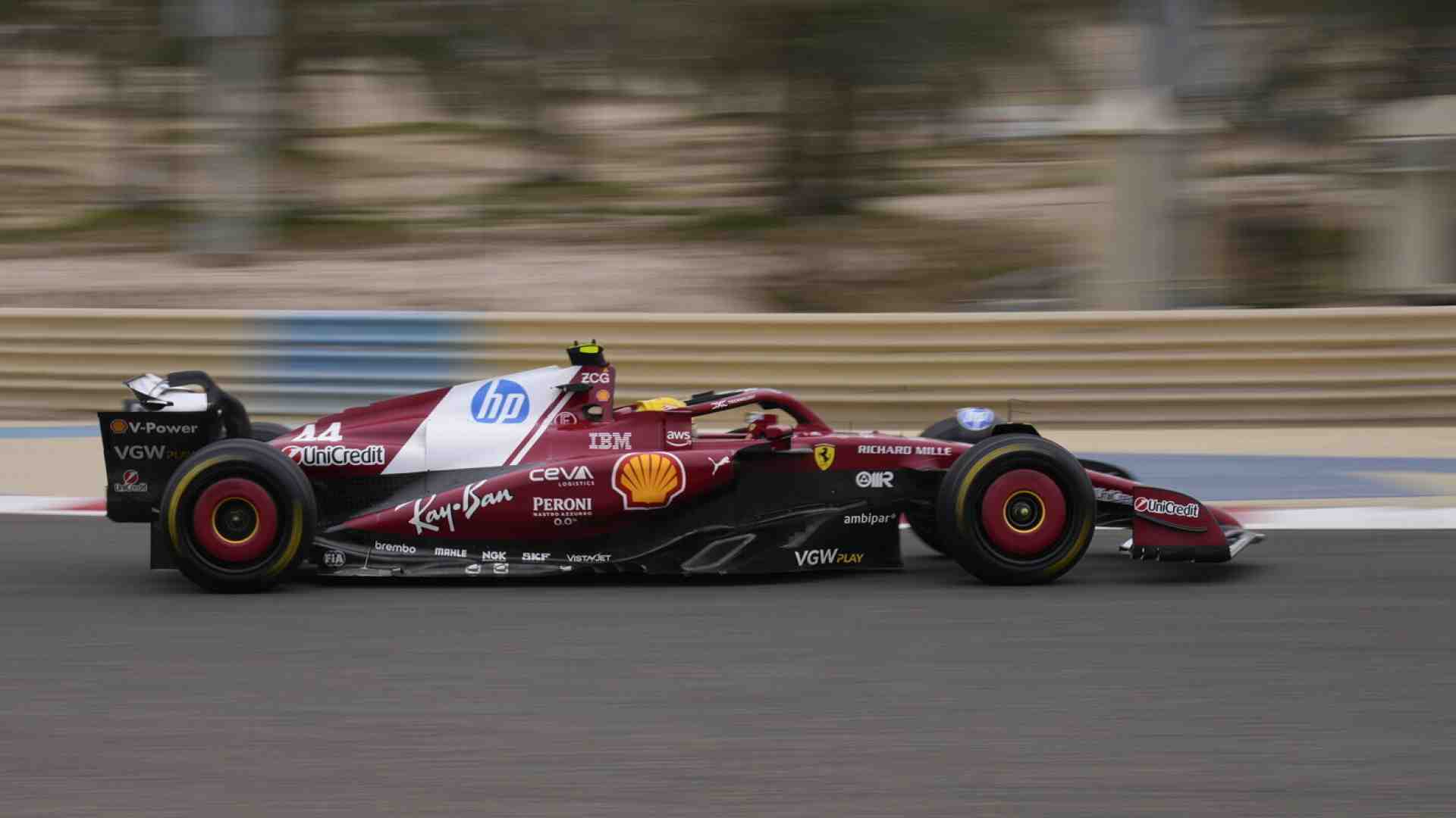 Immagine di Lewis Hamilton ha iniziato come meglio non poteva i suoi primi test in Ferrari