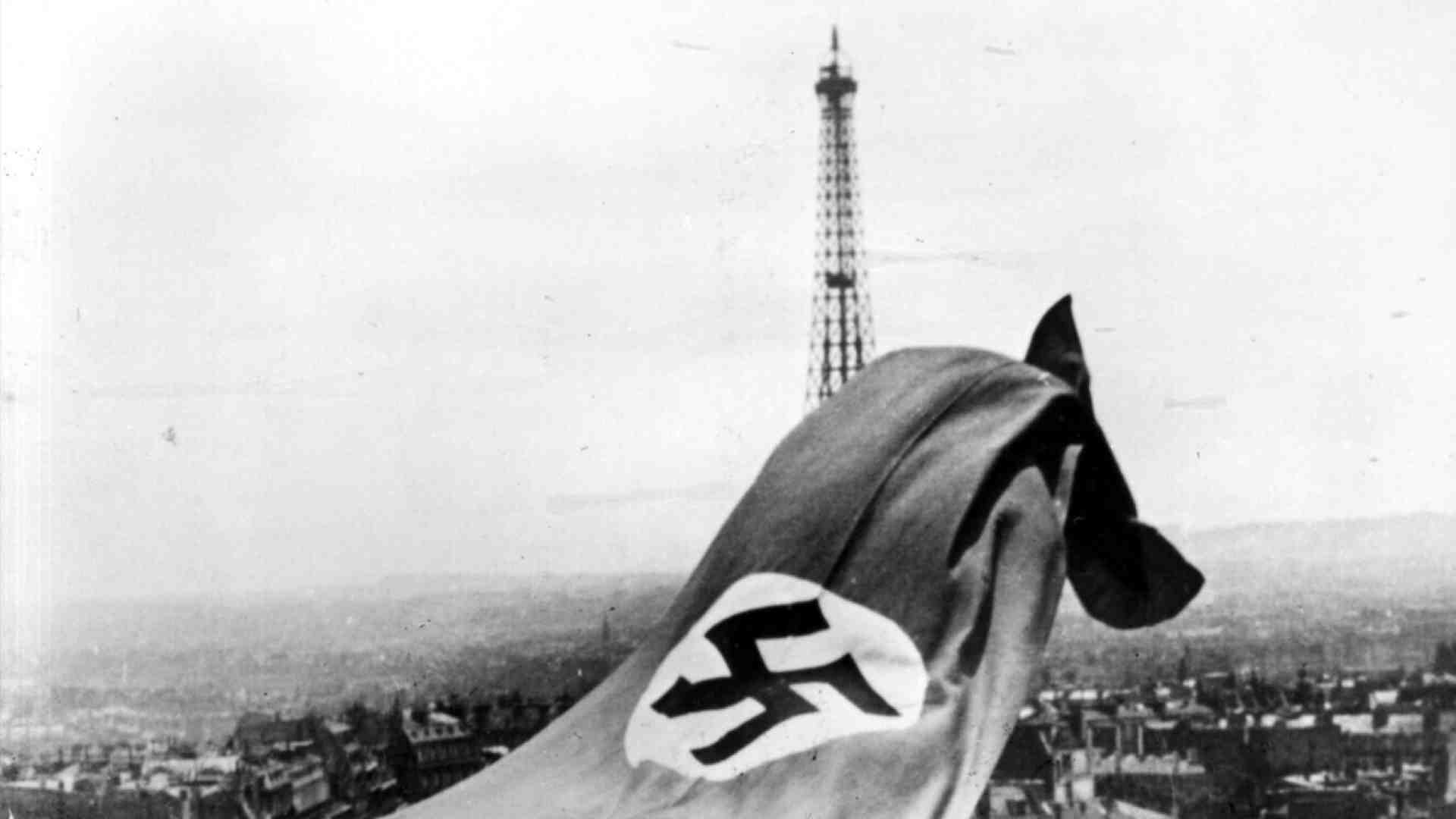 Immagine di La lotta fra intellò di destra e sinistra che infiammò la Parigi di Brasillach
