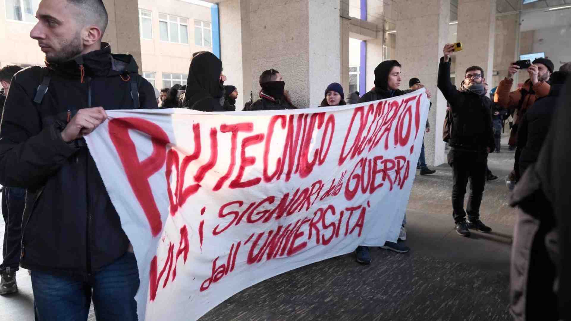 Immagine di “No alla ricerca militare”: il Politecnico di Torino si piega alle occupazioni