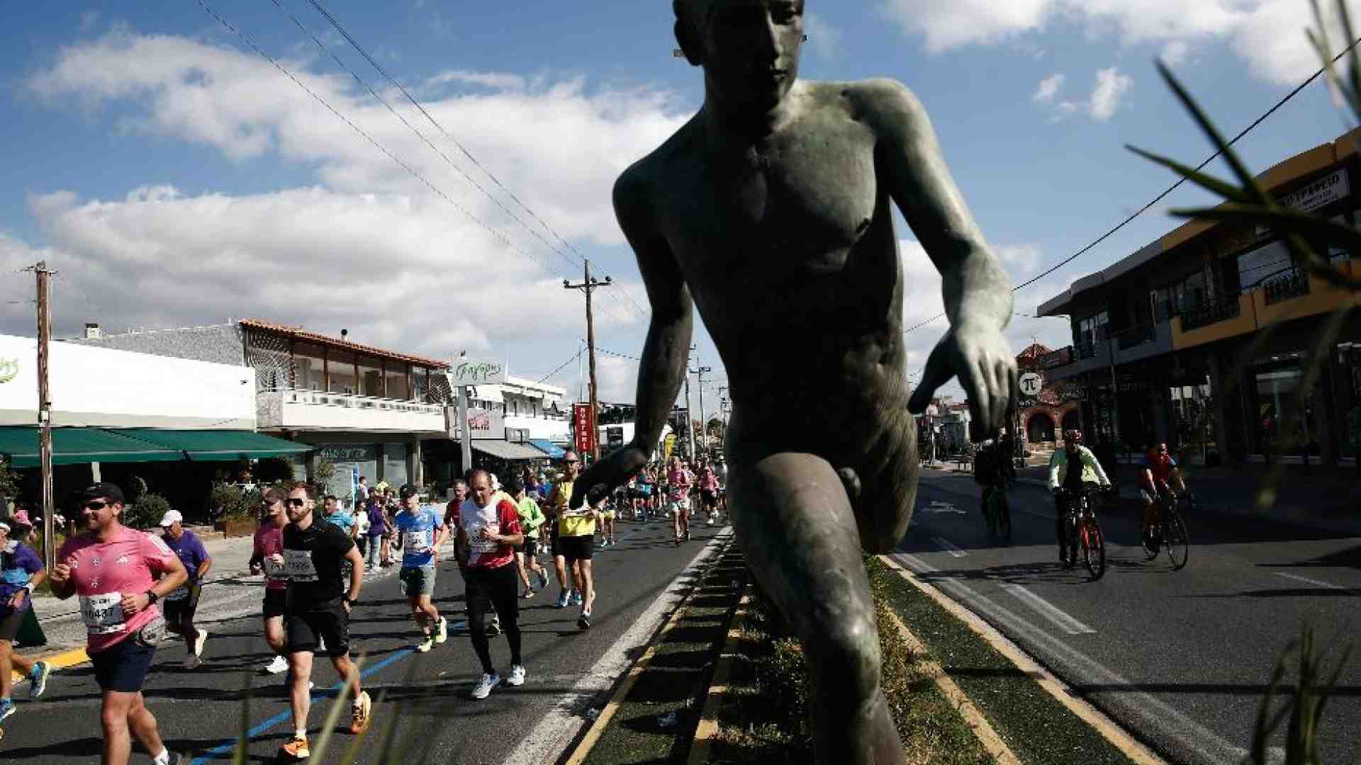 Immagine di Le maratone e gli eroi: la gara regina dell'atletica tra mito, storia e leggenda