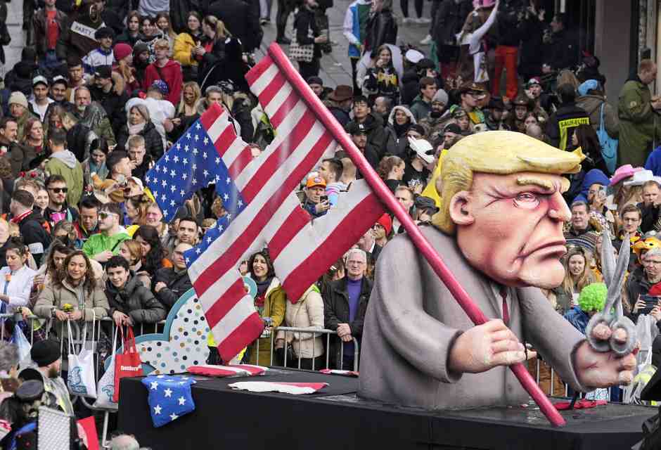 La sfilata dei carri per il carnevale di Mainz (LaPresse)&nbsp;<br />