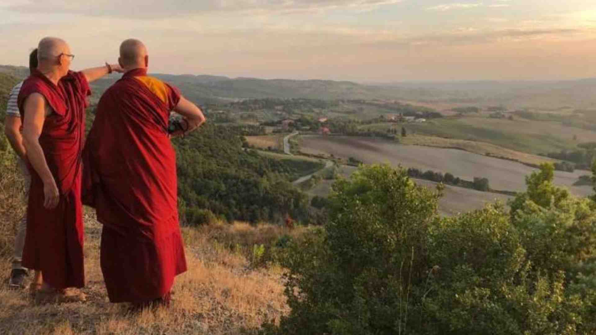 Immagine di La preghiera è lassù: Pomaia come il Tibet