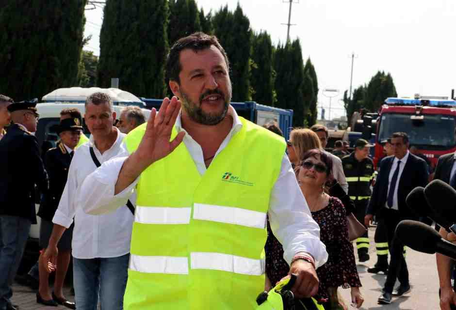 Salvini accelera sul passaggio dell'ad di Rfi a Trenitalia. Guerra di pareri legali, i dubbi di Giorgetti