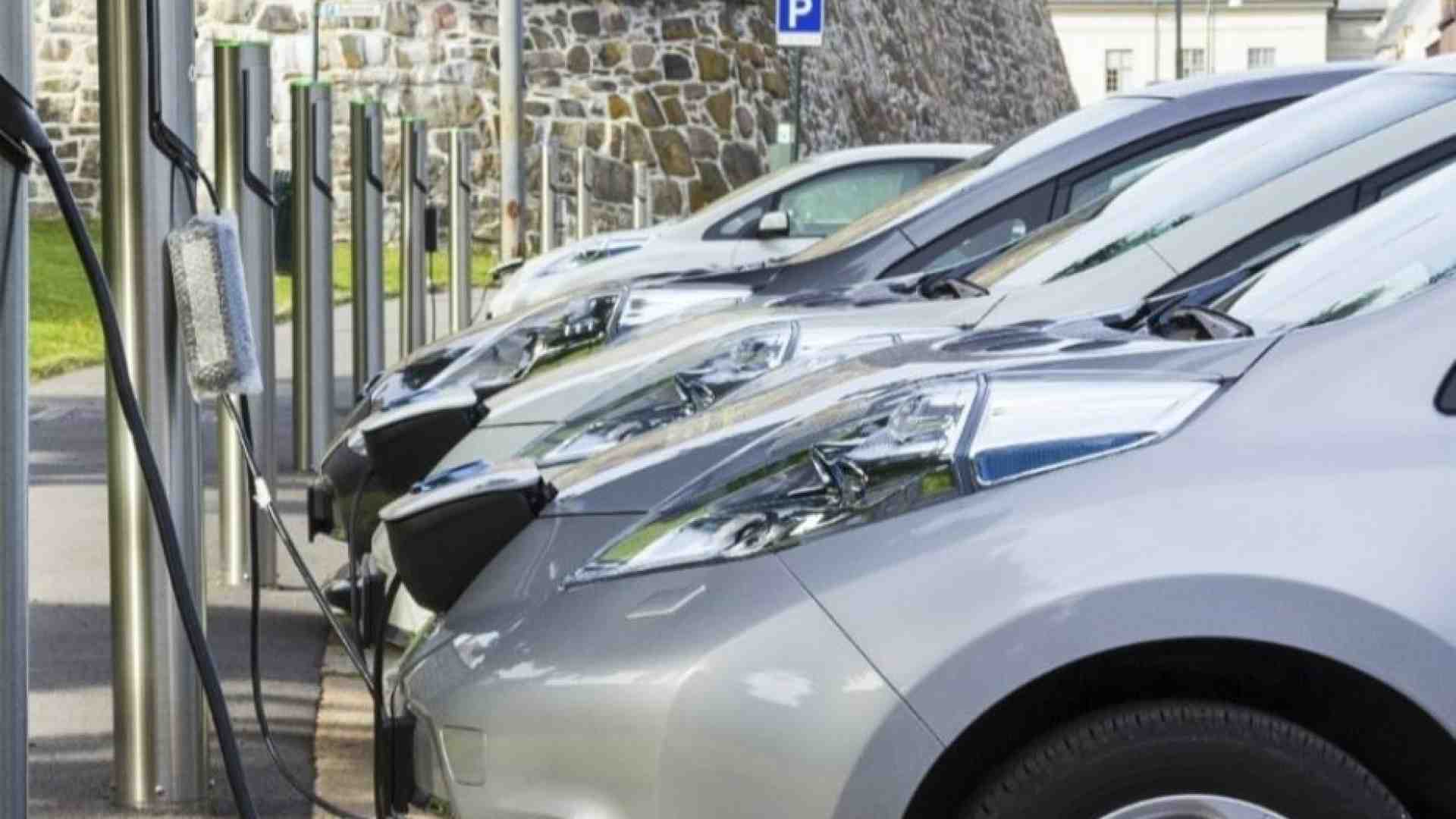 Immagine di In Norvegia si vendono solo auto elettriche, ma il merito è del petrolio