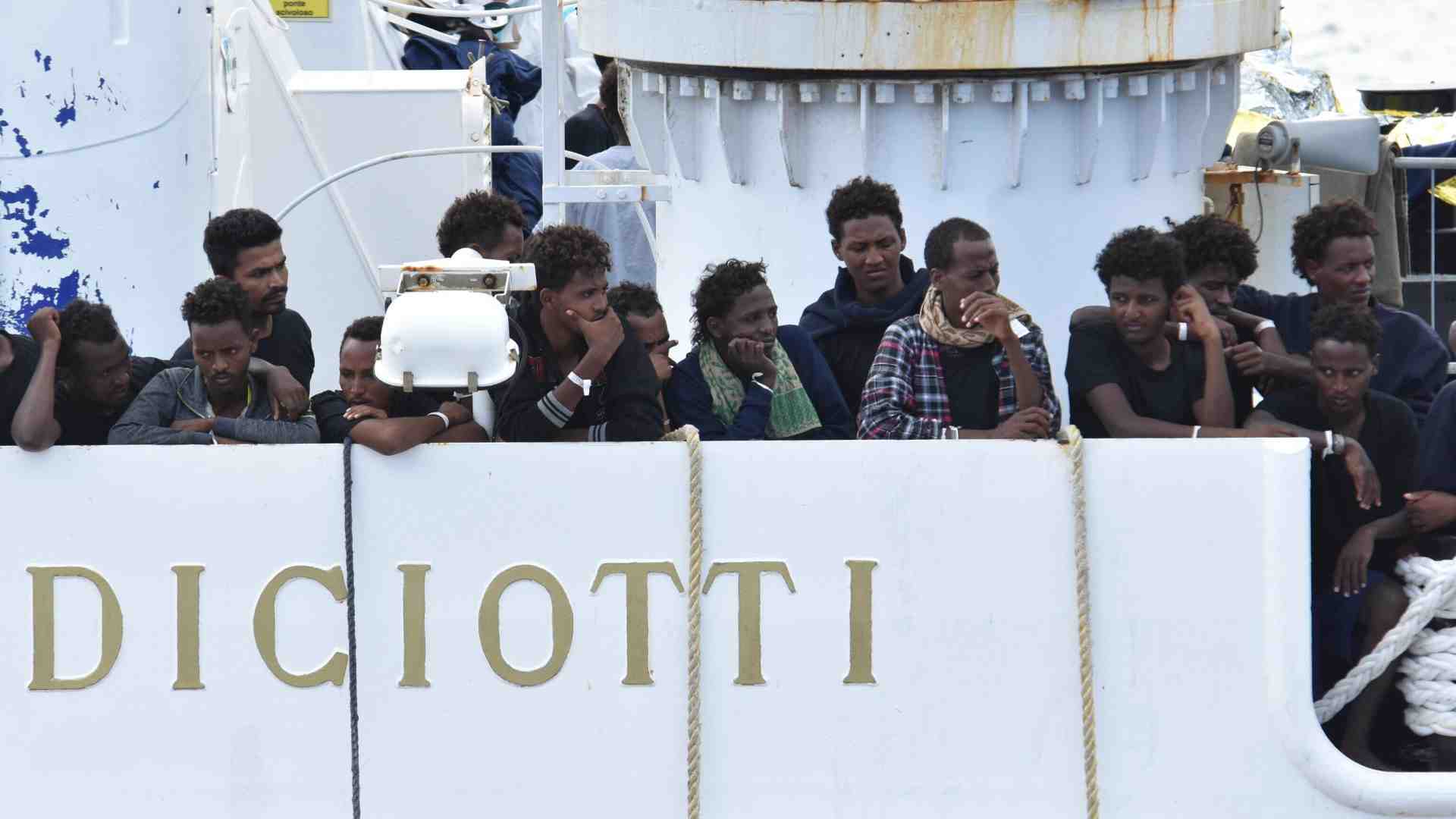 Immagine di Il governo dovrà risarcire i migranti del caso Diciotti. Meloni contro la Cassazione: "Principio opinabile"