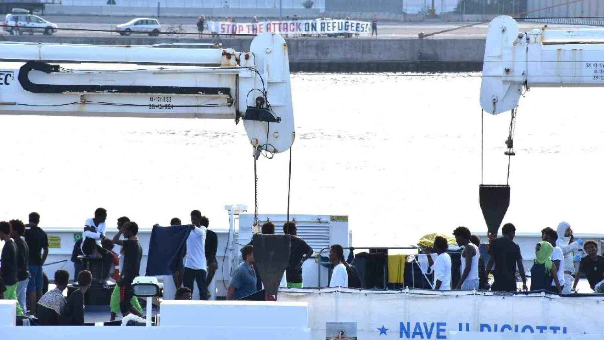 Immagine di «Diciotti, il governo risarcisca i migranti». Meloni: decisione frustrante