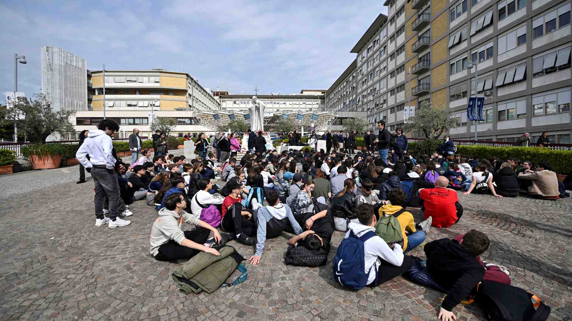 Immagine di Il Papa all'Angelus: «Grazie per le preghiere. Prego per voi»