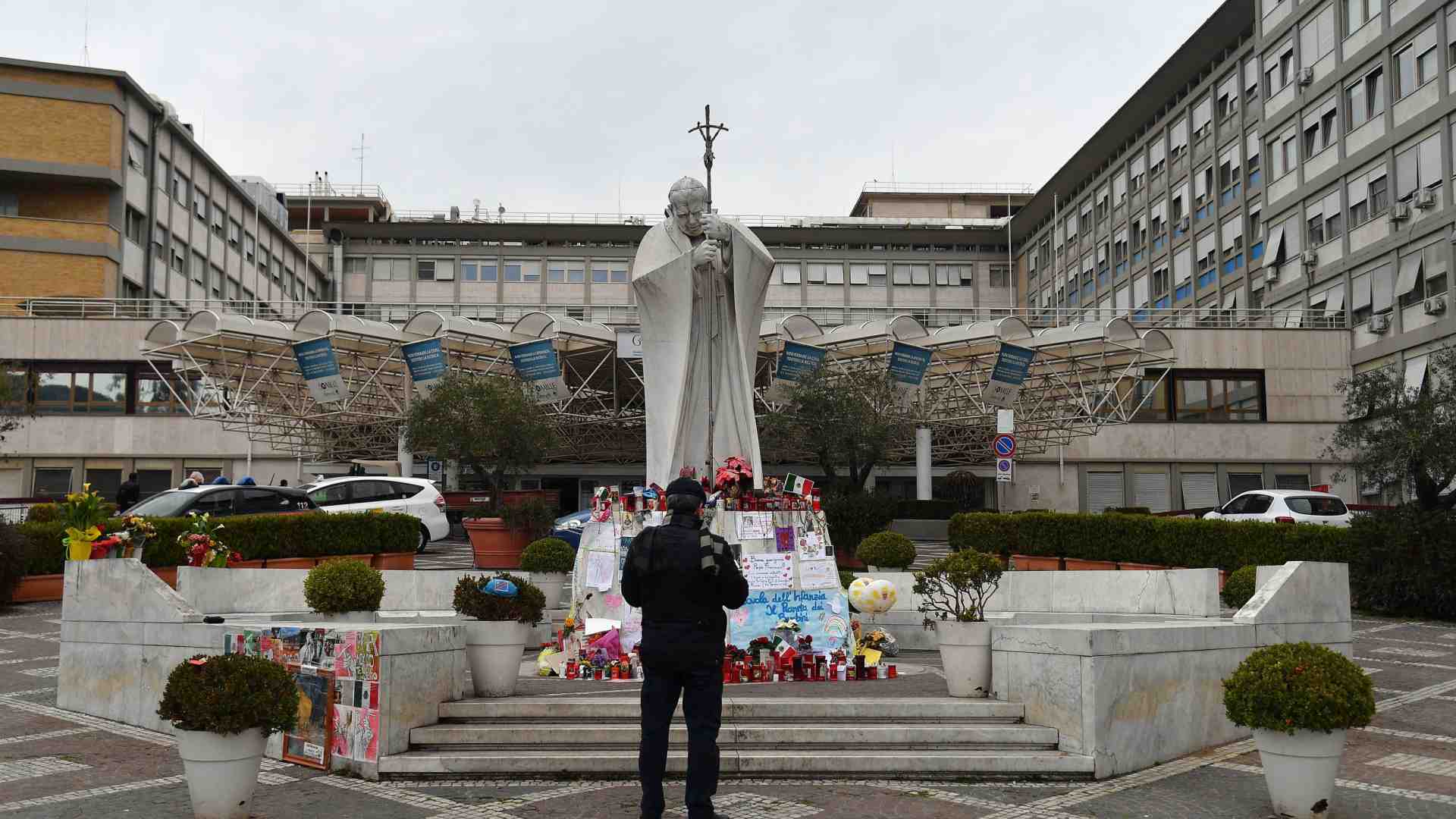 Immagine di Dopo una notte tranquilla, il Papa prosegue le terapie