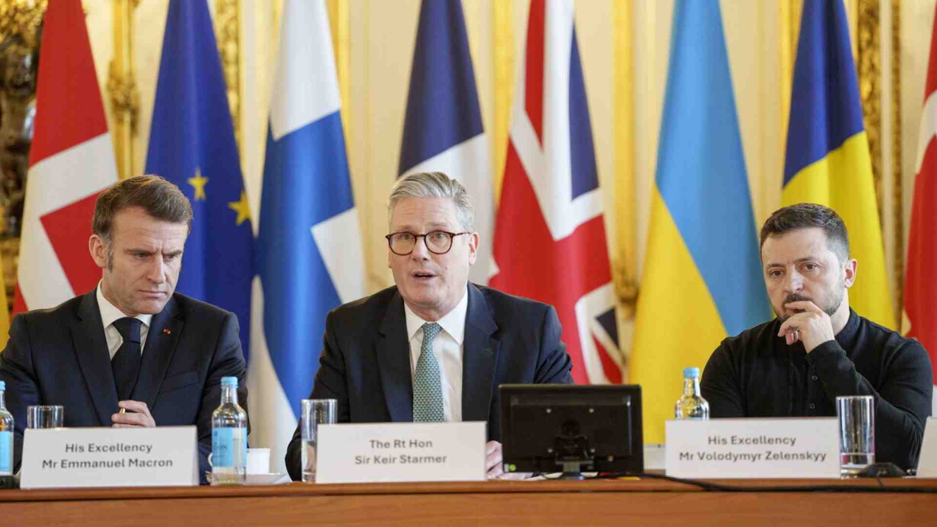 Immagine di Gli europei giocano di squadra con Trump. Macron-Starmer, il ruolo di Meloni e il nucleare di Tusk