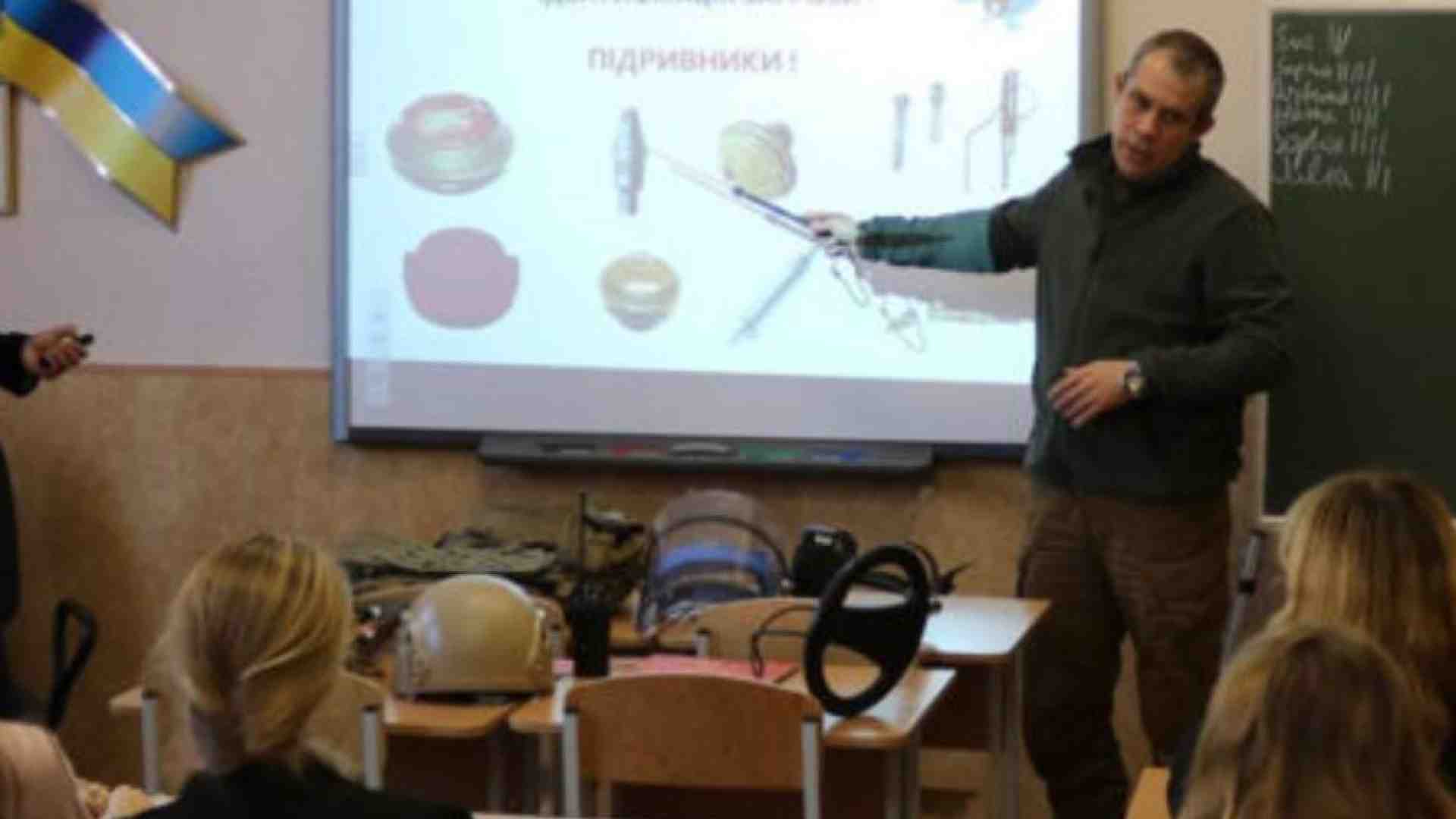 Immagine di Dai mitra ai droni killer: la guerra va a scuola