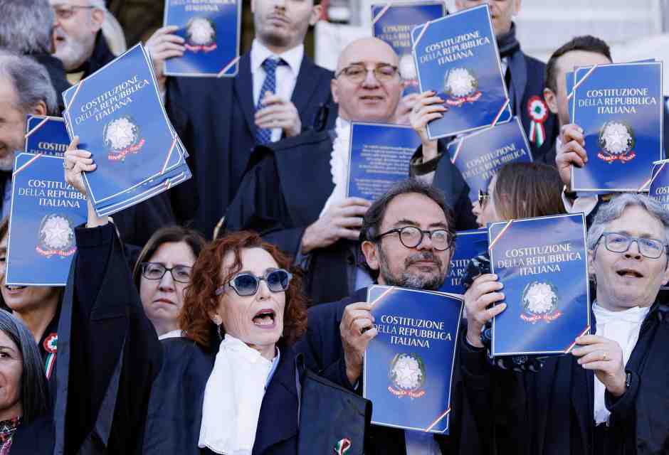 "L'Anm proponga il ripristino dell’immunità parlamentare". Parla Ernesto Carbone (Csm)
