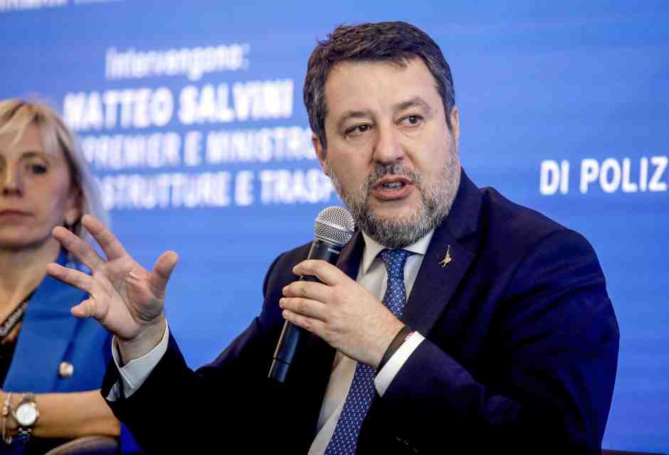 Salvini atomico: attacca i giudici e Macron. In attesa del congresso, ogni giorno è una sparata