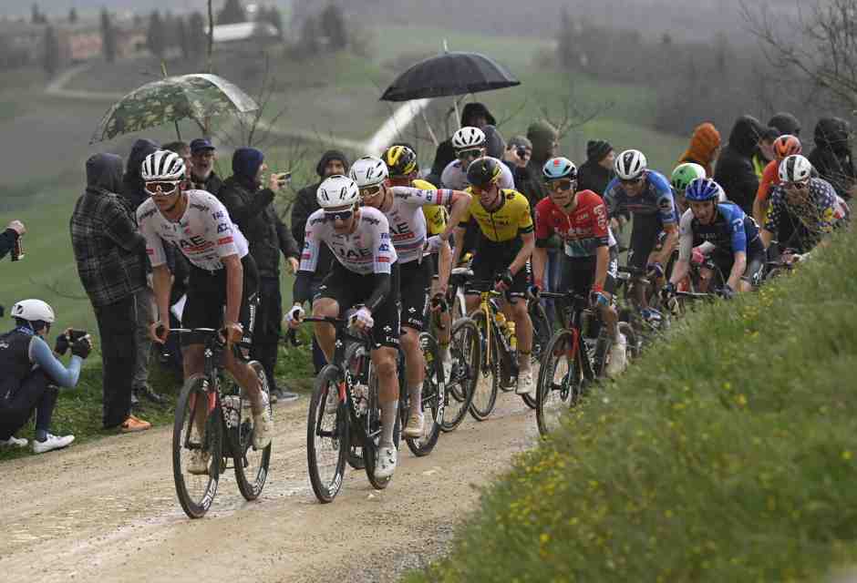 Un'immagine della Strade Bianche 2024 (foto LaPresse)