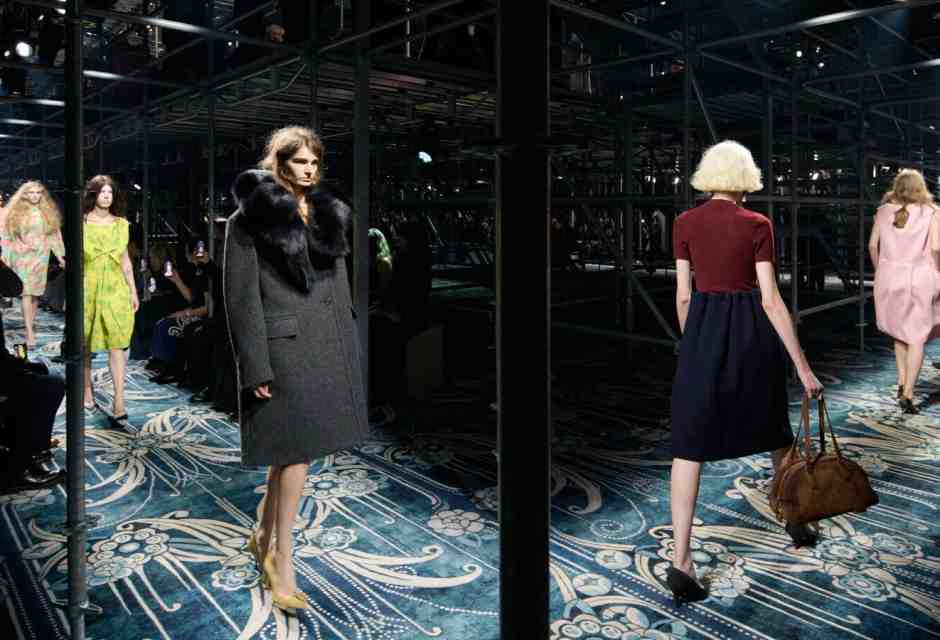 Pellicce e jolie madame. La nuova estetica di Prada nella collezione interno 2025 <br />