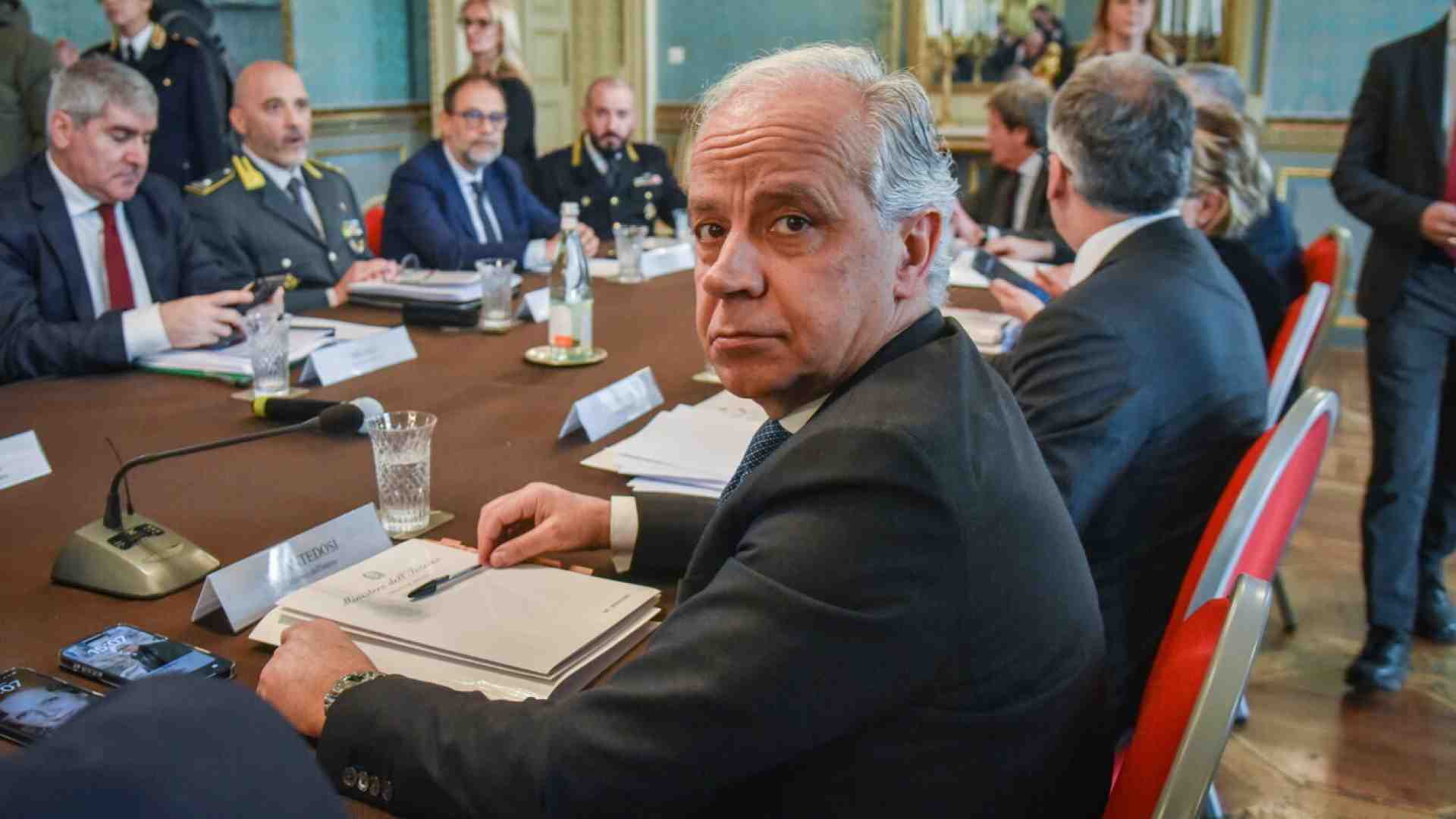 Immagine di Piantedosi: "Fra Trump e Zelensky apprezzo la franchezza del presidente Usa. Sì al piano di riarmo dell'Ue"