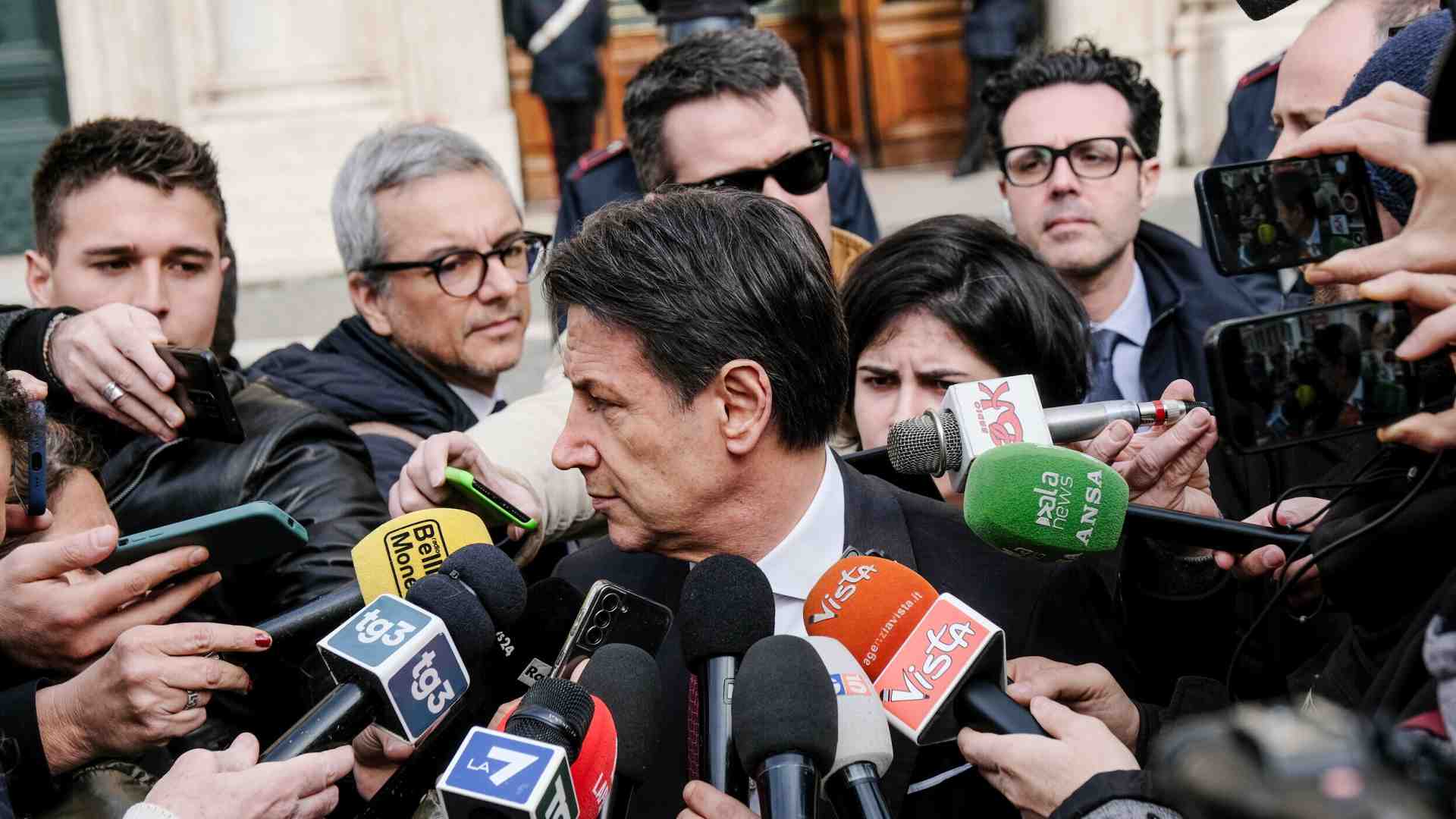 Immagine di Euro-Conte Show. Oggi a Stasburgo per protestare contro Ursula. Tragicommedia