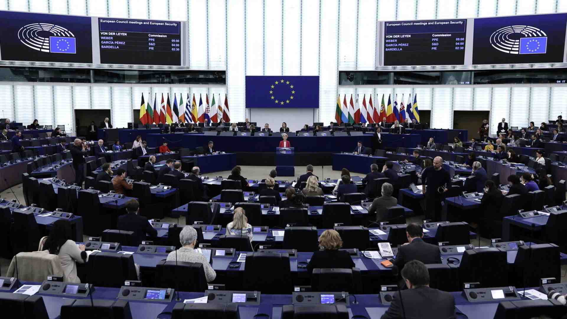 Immagine di Il Parlamento europeo alla resa dei conti sul riarmo. Von der Leyen: "Il tempo delle illusioni è finito"