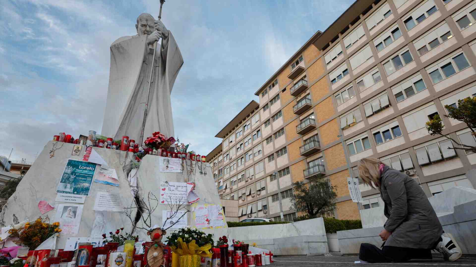 Immagine di "Notte tranquilla per Francesco". Sciolta la prognosi per il Papa ma resta la prudenza
