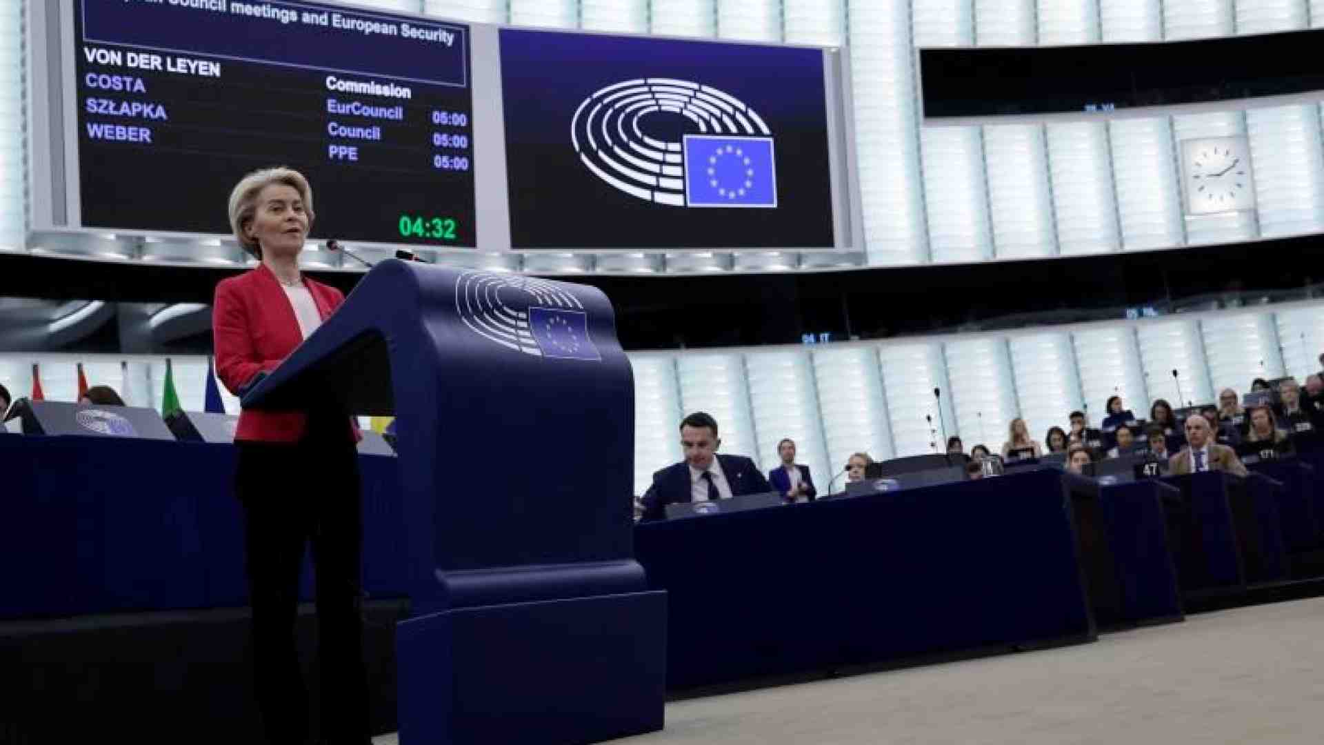 Immagine di Von der Leyen spinge per il riarmo: «Putin un vicino ostile, non fidiamoci»