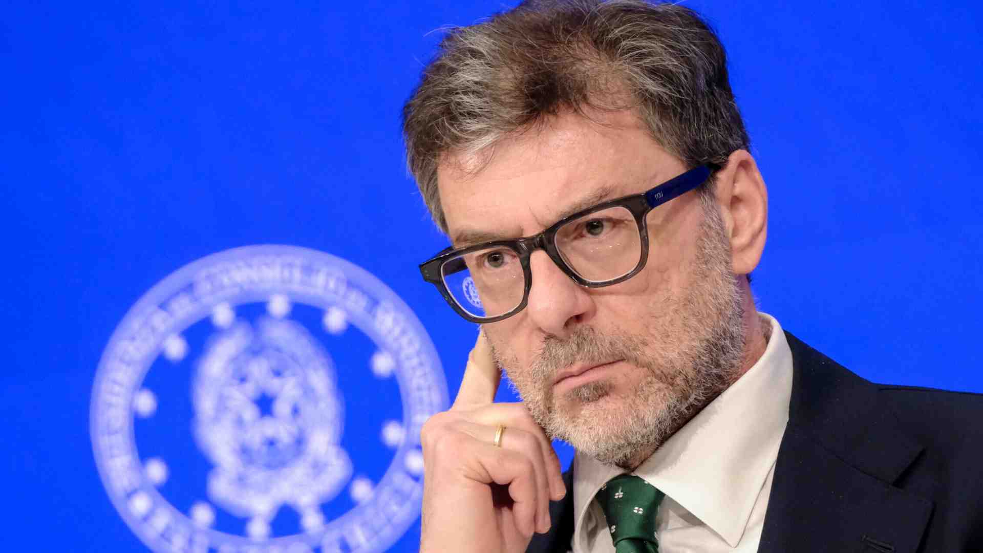 Immagine di Giorgetti da Ventotene. Il suo piano sulla Difesa piace alla Francia. Silente la Germania
