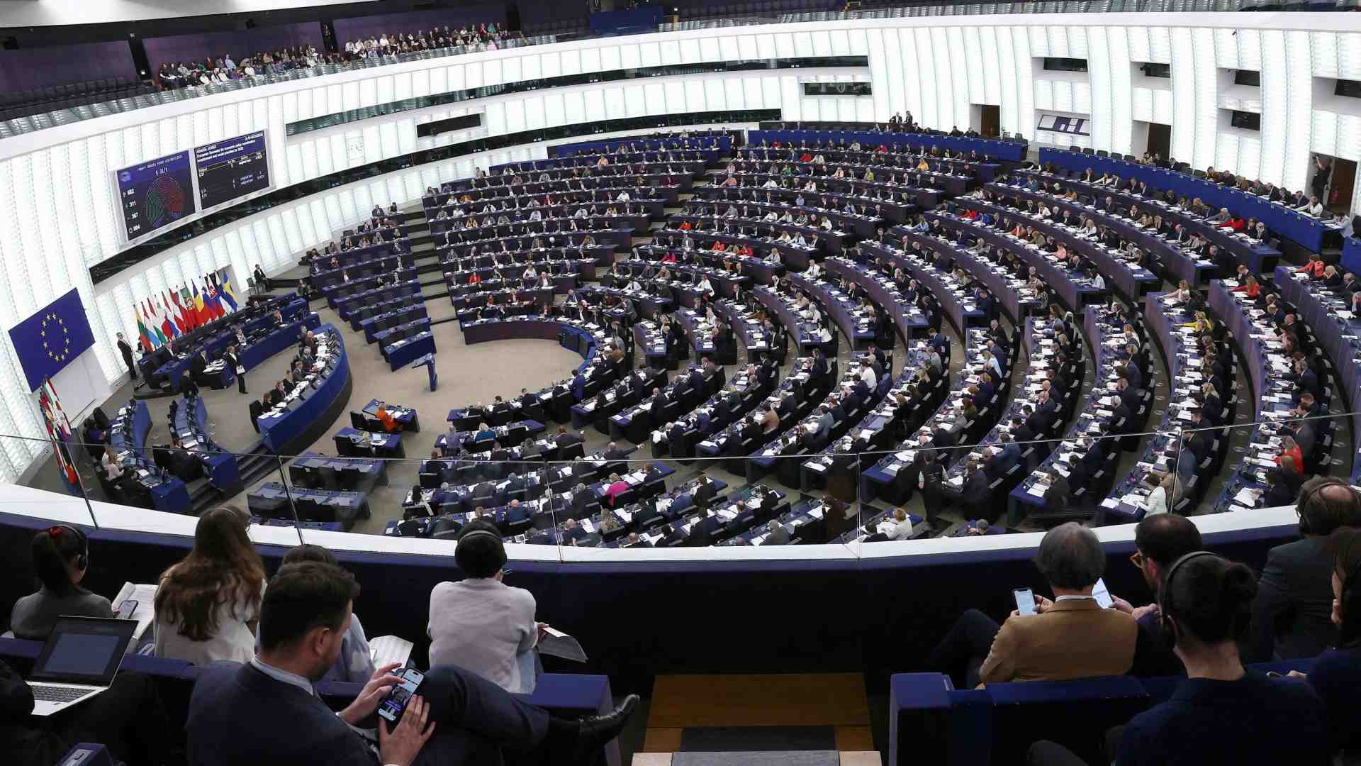Immagine di Riarmo, voto spacca Italia. Maggioranza divisa, Pd dilaniato fra sì e astenuti