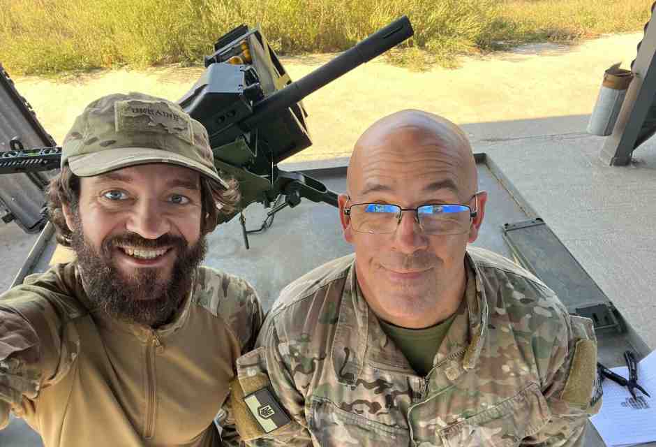 Il comandante  ucraino Andriy Pysarenko e Nate Vance (foto di Andriy Pysarenko)&nbsp;<br />
