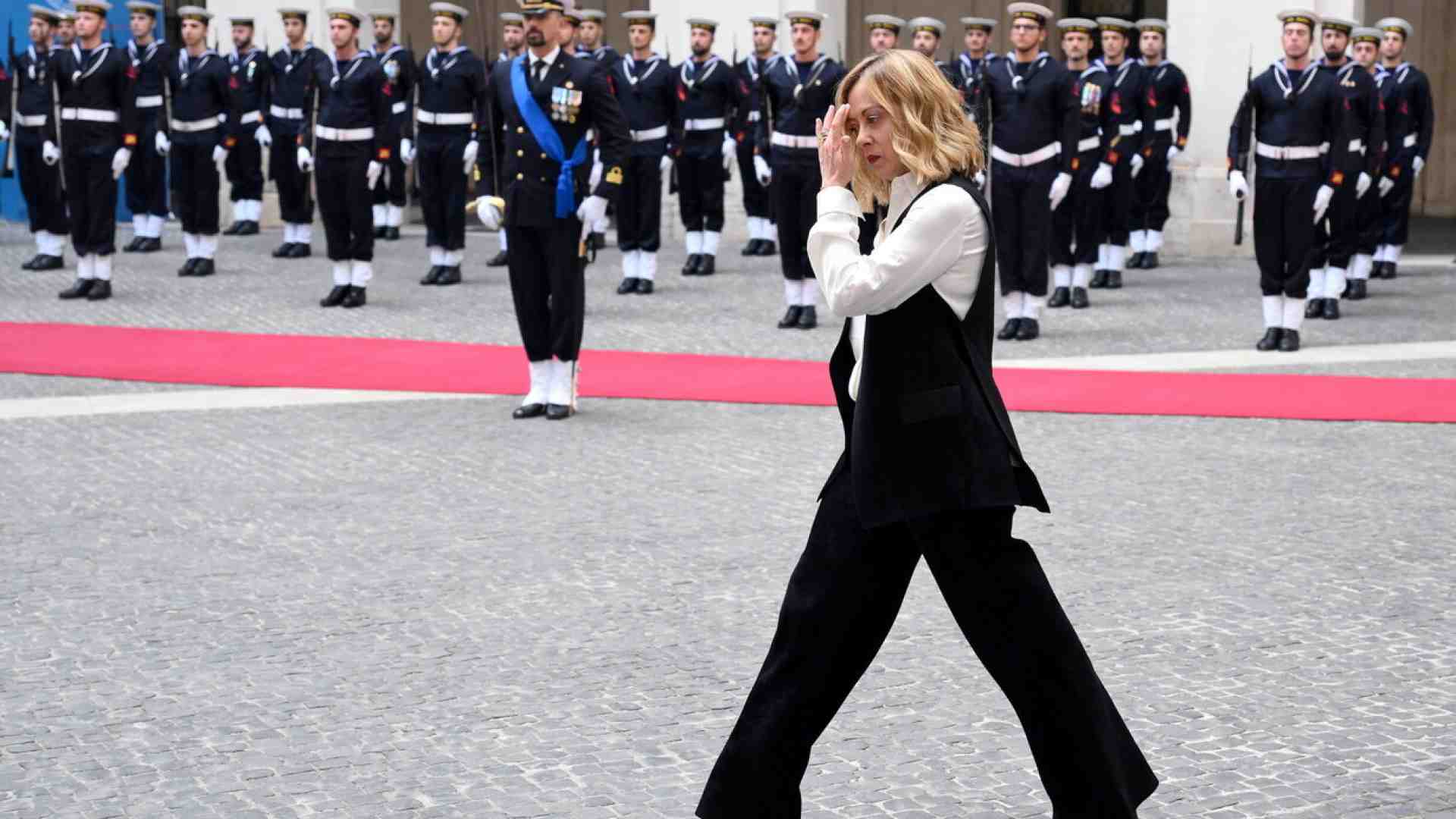 Immagine di Meloni e la guerra delle risoluzioni. In Europa difende Trump, a Roma combatte con Salvini
