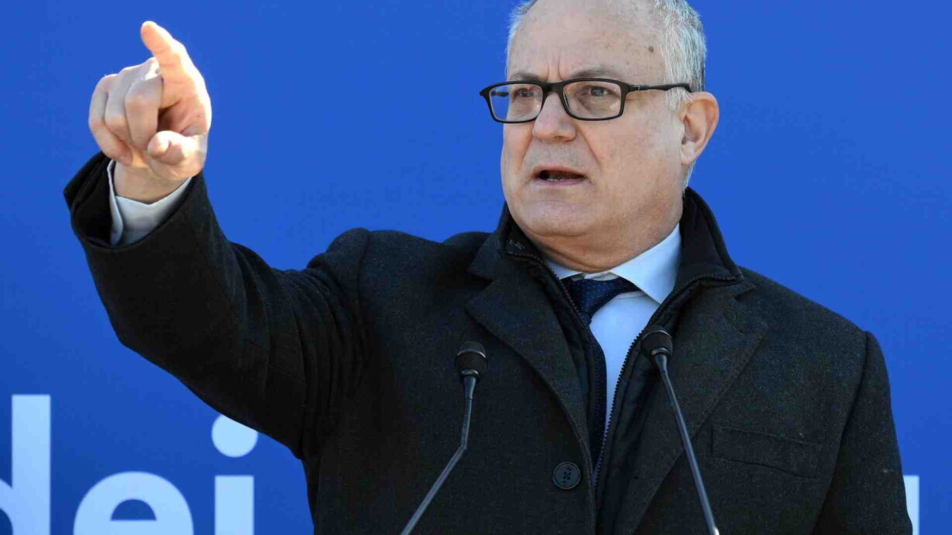 Immagine di Il Pd in Piazza del Popolo: spaccato dopo Strasburgo con Gualtieri organizzatore