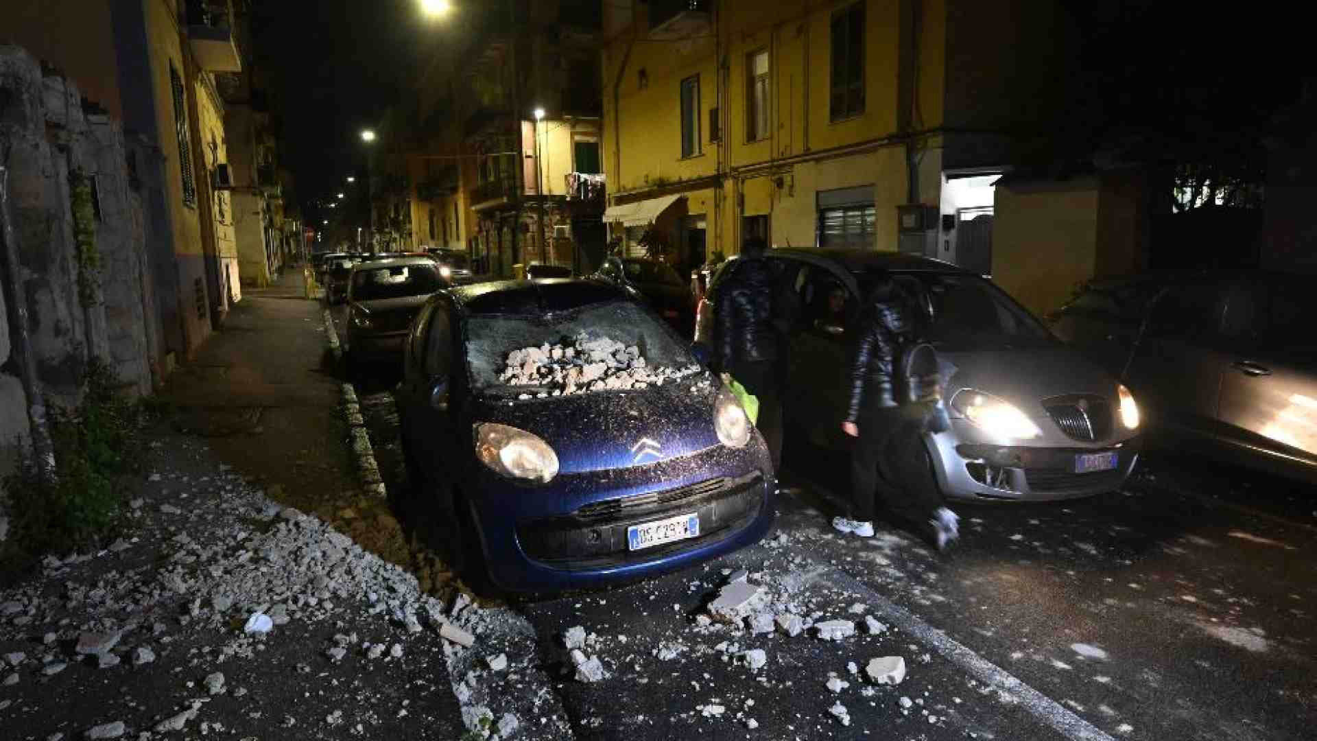 Immagine di Campi Flegrei, terremoto di magnitudo 4.4 nella notte. Paura e panico a Napoli
