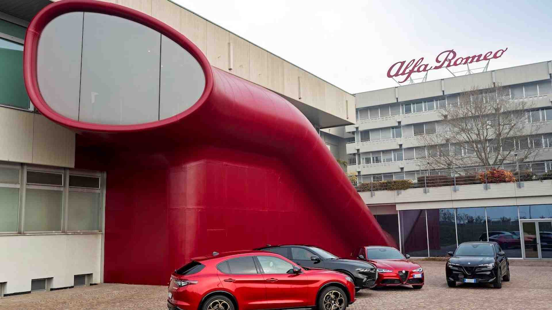 Immagine di Giulia e Stelvio, addio ai motori a benzina: si apre una nuova era