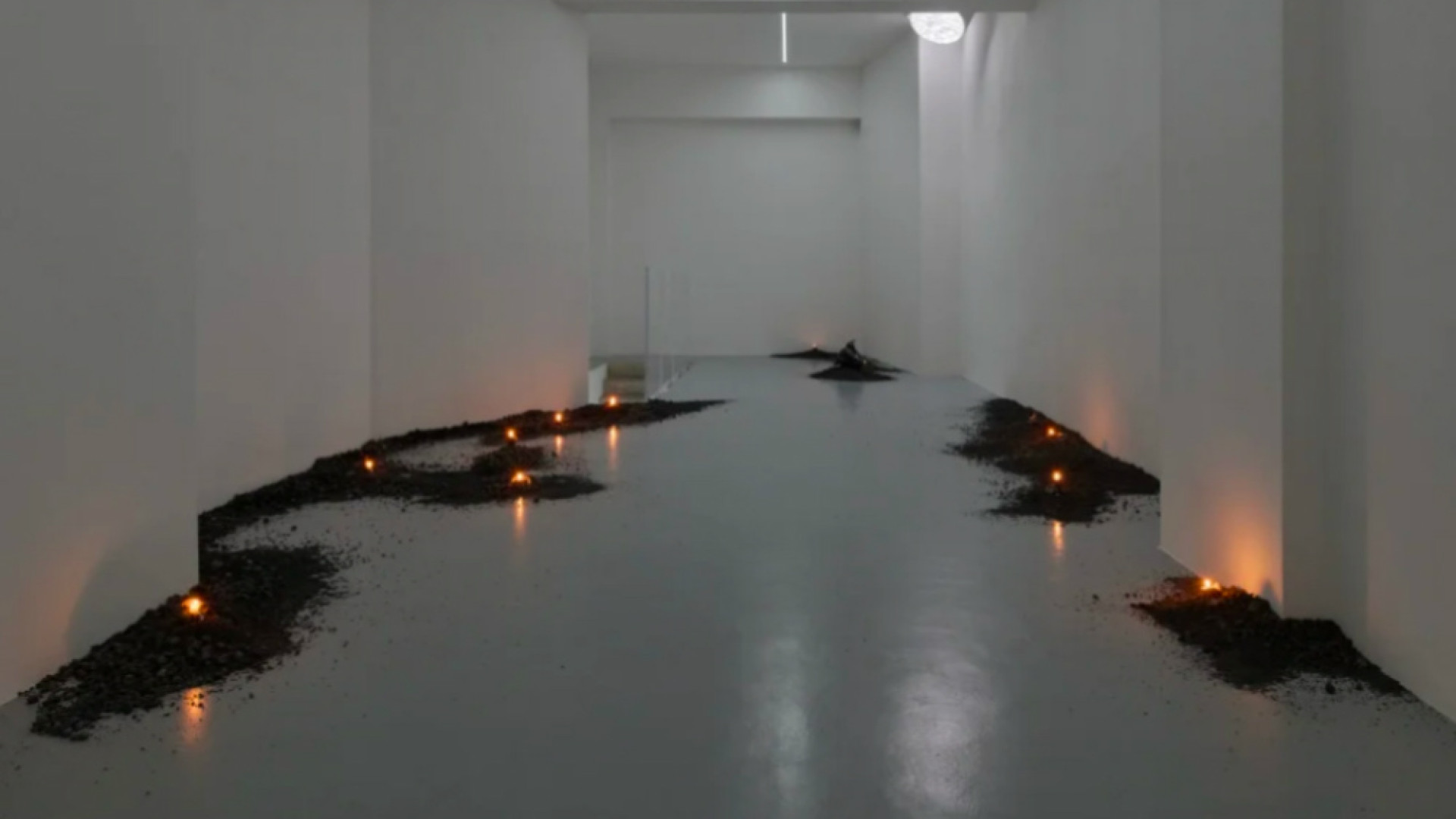 Immagine di Quasi sospesi «Dentro uno stato di benessere»