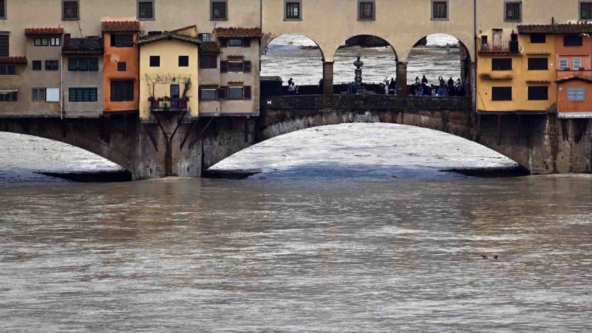 Immagine di Toscana ed Emilia Romagna sott'acqua: cosa sta succedendo
