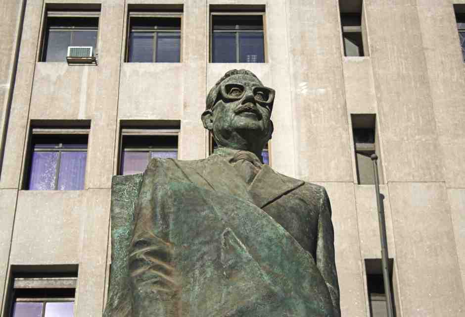 Statua di Salvador Allende, Santiago del Cile (foto Getty)