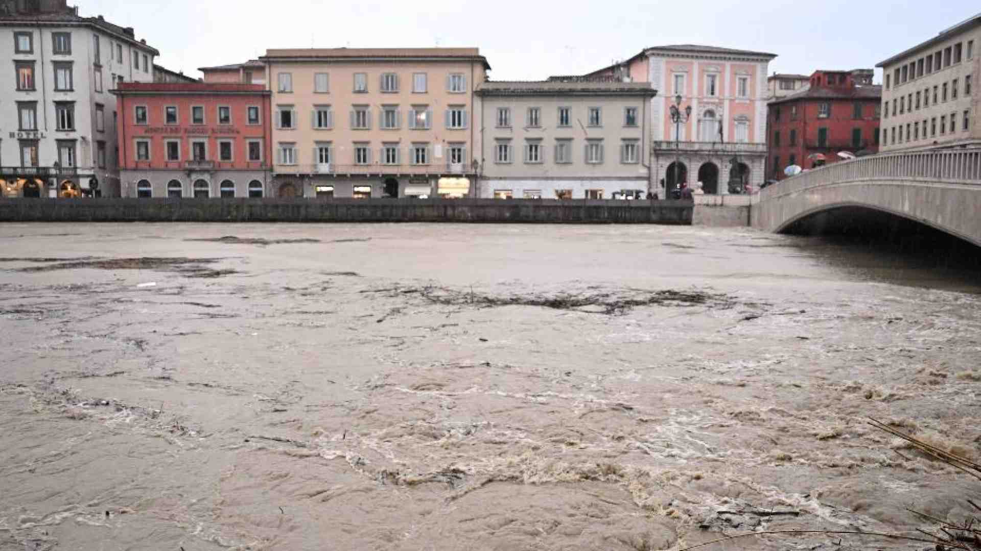 Immagine di I fiumi in Emilia Romagna e Toscana si stanno abbassando. Resta l'emergenza