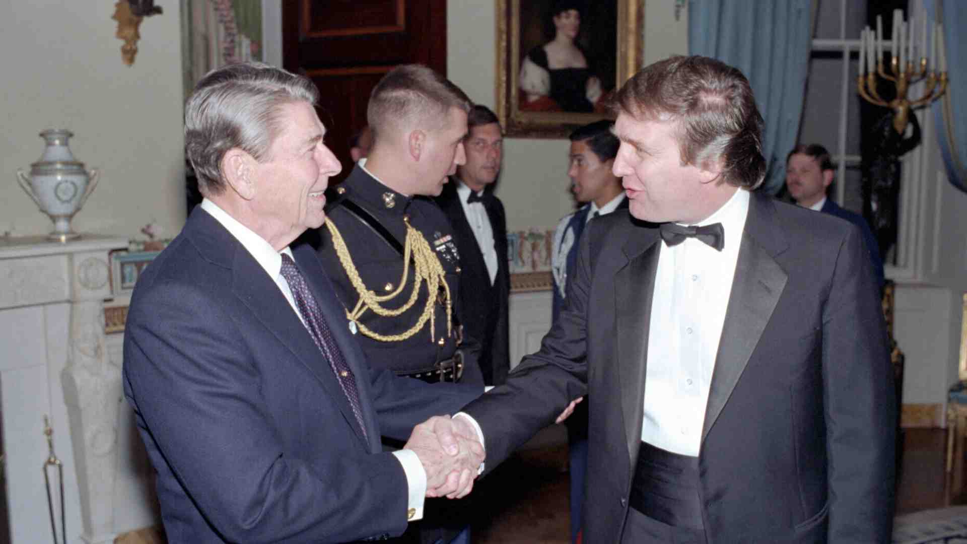 Immagine di Trump vs Reagan. L'ipotesi di un quinto volto sul Monte Rushmore
