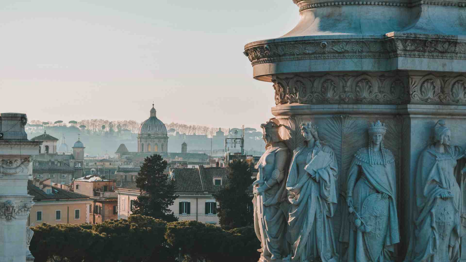 Immagine di Perdersi nelle vie di Roma traboccanti di vita. Lettera dal Tevere