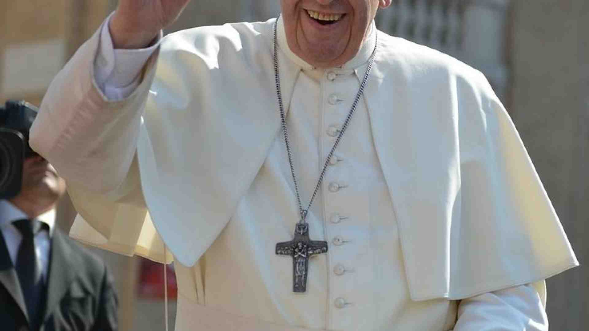 Immagine di Teniamoci stretto questo Papa