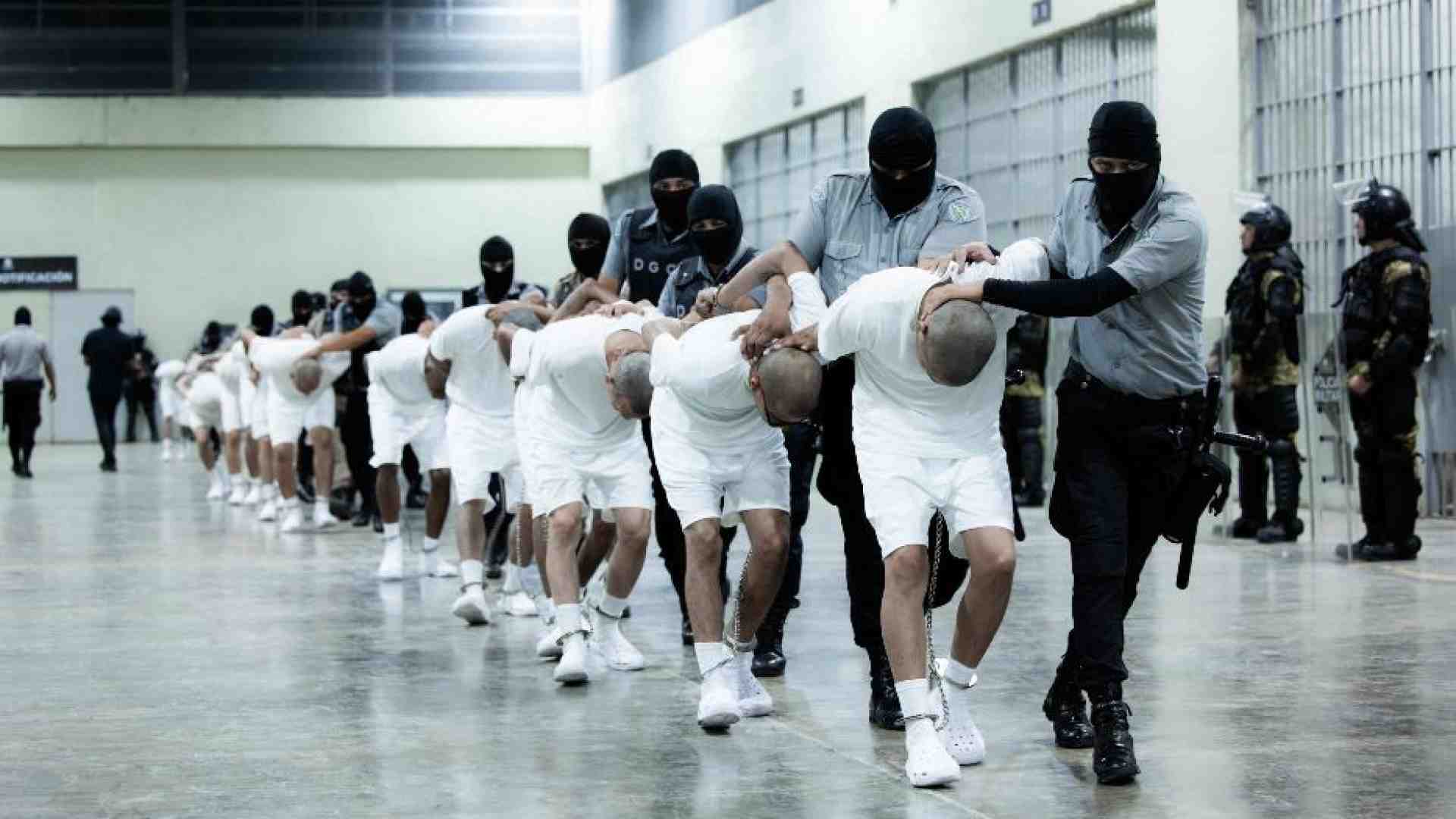 Immagine di Trump ricorre ai «poteri di guerra» per 261 deportazioni nel Salvador